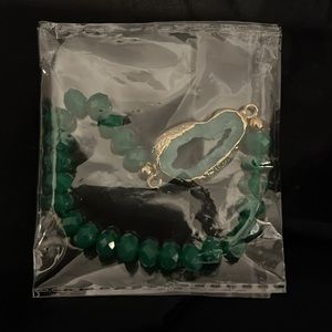 Green druzy slab stretch bracelet with rondelle beads